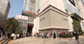 큰손 고객 발목 잡아라…백화점 넘어 편의점·마트도 VIP 마케팅