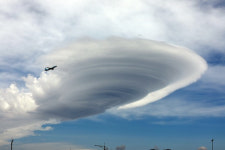 [영상] 한국에 UFO가?…제주 하늘에 뜬 초대형 렌즈구름