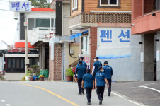 카드빚 2700만원, 집에는 노란딱지…완도 실종 가족 생활고 시달렸나