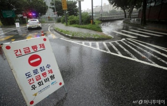 [사진]중랑천 수위 상승, 동부간선도로 통제