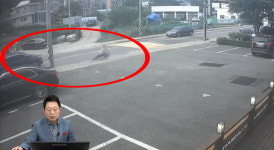 [영상]혼자 넘어지고는 뒤차가 위협…CCTV는 알고 있다