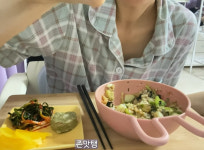 꼭 배 찢어지게 먹어야 하나?…소식좌의 반란 한 입이면 충분해