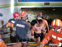 배관 잡고 버텼다 포항 지하주차장 2명 극적 생존…6명은 심정지