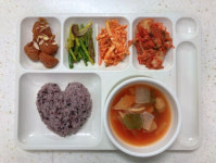 삼각김밥보다 싼 1000원 학식…우리 학교는 왜 안 되나요?