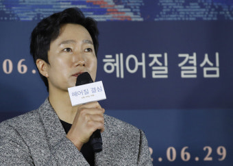 송새벽, 무슨 모임이기에…