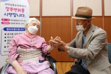 칸막이없이 부모님 만나요...이달 4일부터 요양병원 대면면회 허용