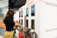 여기는 술酒네···SK에너지, 청계천 한복판 주유소 세운 이유