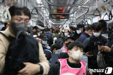 전장연, 나흘째 출근길 지하철 탑승 시위…5호선 40여분 지연