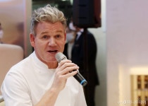 한국 찾은 고든램지…14만원 버거 전략 한국서 통했다