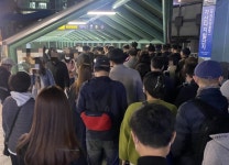 숨 못 쉬고 구토까지…압사 위험 제보, 직접 타봤다[남기자의 체헐리즘]