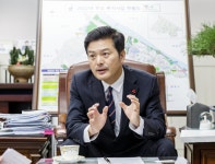 강서구청장 낙후된 원도심 화곡도 마곡처럼..영업사원같이 뛴다