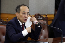 돈맥경화 우려에… 정부, 은행 예대율·퇴직연금 규제 더 푼다