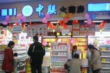 감기약만 사도 확진자 취급…규제 풀리자 약국 싹쓸이한 중국인들