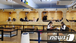 블라인드치고 학생들이 성행위…만화카페 밀실 목격담 파문
