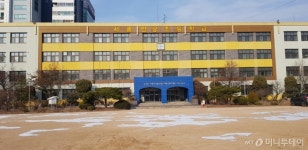 [르포]간판은 어색하지만 괜찮아…텅 빈 학교 찾는 시민들
