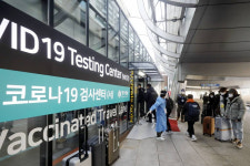 중국서 음성 받았는데 한국오니 양성…검체 채취 방식 차이 탓?