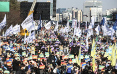 거리로 나선 의사들 간호법·의료인면허법 폐기하라…삭발투쟁