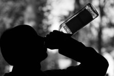 살려주세요 女 비명에 카센터 직원들 우르르…흉기 든 취객 잡았다