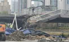 [르포]어제도 건넜는데… 하루아침에 폭삭 정자교, 원인은