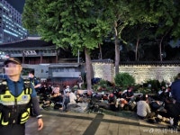 2만명 노숙 투쟁, 서울광장·덕수궁 앞 쿨쿨…화장실은 어디