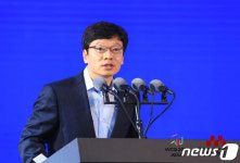 조사실서 울음 소리…스마일게이트 권혁빈 '10조 이혼소송' 첫 출석