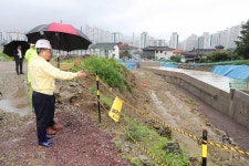 홍남표 창원특례시장 호우 대비 도시개발 현장 안전점검