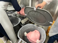 [르포]집에서 먹어도 촉촉…할매니얼 사로잡은 아리울떡, 비결은