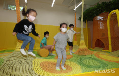 노키즈존 유모차 막은 백화점 VIP라운지…인권위 차별행위