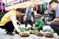 중진공, 진주 중앙시장서 전통시장 활성화 캠페인 펼쳤다