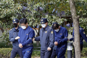 '영풍제지 주가조작 의혹' 일당 4명 구속…