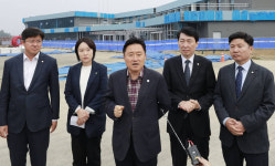 남한강휴게소 찾은 민주 尹 동문 특혜…업체 학과·나이 달라