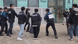 경찰 방패·장봉·삼단봉 무슨 상황?…청량리역서 흉기 난동 훈련