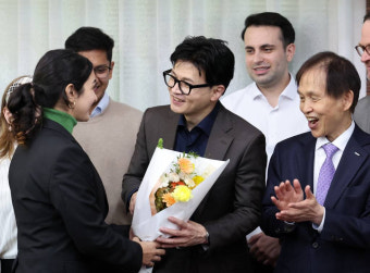 총선 '핫플' 된 대전…이상민 만난 인요한·지지자 몰고 다닌 한동훈