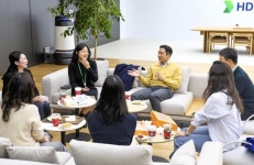 HD현대 정기선, 어린이집 학부모 만난 이유는? [in&人]