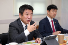 당정 내년 노인 일자리 15만개 늘린다…단가 7% 인상