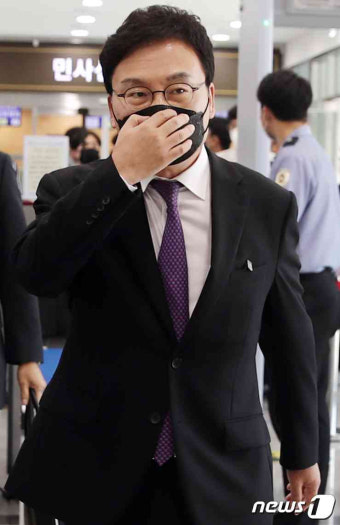 '이스타항공 채용 부정' 이상직 전 의원, 1심서 징역 1년6개월