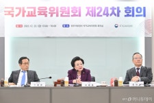 국교위, 2028 대입개편안 권고안 의결…심화수학 빼고 내신 일부 절대평가