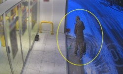 눈 누가 치웠지? CCTV 보고 깜짝…무인매장 앞 깨끗했던 이유