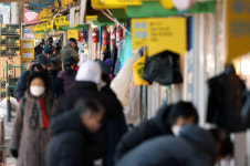 설 차례상 비용, 작년보다 소폭 줄어…전통시장, 마트보다 19% 저렴