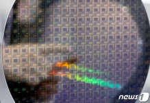 반도체 장비주 신고가 축포 속…증권가, HBM 관련주 옥석 가려야