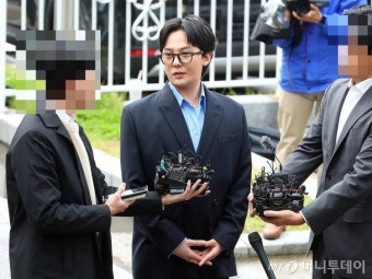 누명 벗은 지드래곤, 마약 관련 책에 