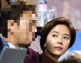 '황정음과 이혼' 남편 이영돈 불륜설 등 추측 난무…'이 사진'에 힌트 있다?