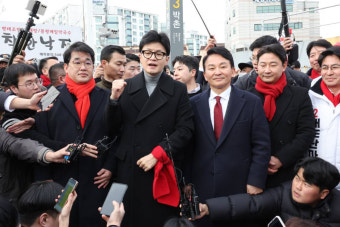 [영상]한동훈·원희룡, 어깨동무하고 '깡충깡충'…
