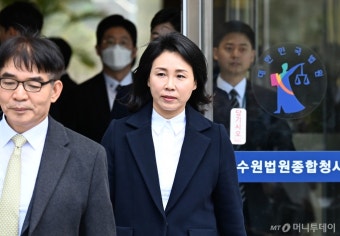 '법카 유용' 혐의 김혜경 측, 재판 연기 요청 
