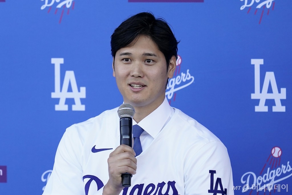 로스앤젤레스 다저스, 오타니 투수로 등판 가능성 부인…로버츠 감독, 명확한 입장