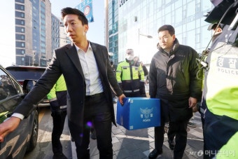경찰, 의협 압수수색…'투쟁 로드맵·회의록' 확보 나서