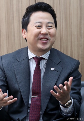부산서 현역 꺾고 공천받은 장예찬…윤석열 대통령이 전화해서 한 말은?