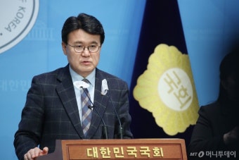 '총선 불출마' 황운하 의원, 조국혁신당 간다…첫 현역의원 합류