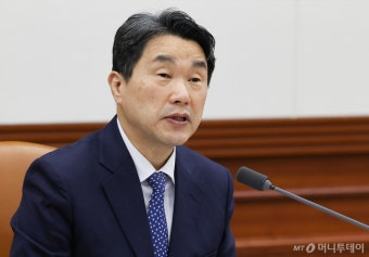 전북대 간 이주호 부총리, 의대생 수업복귀 독려 요청