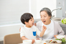 엄마가 좋아 아빠가 좋아? 손주에게 자꾸 묻는 할머니…대체 왜